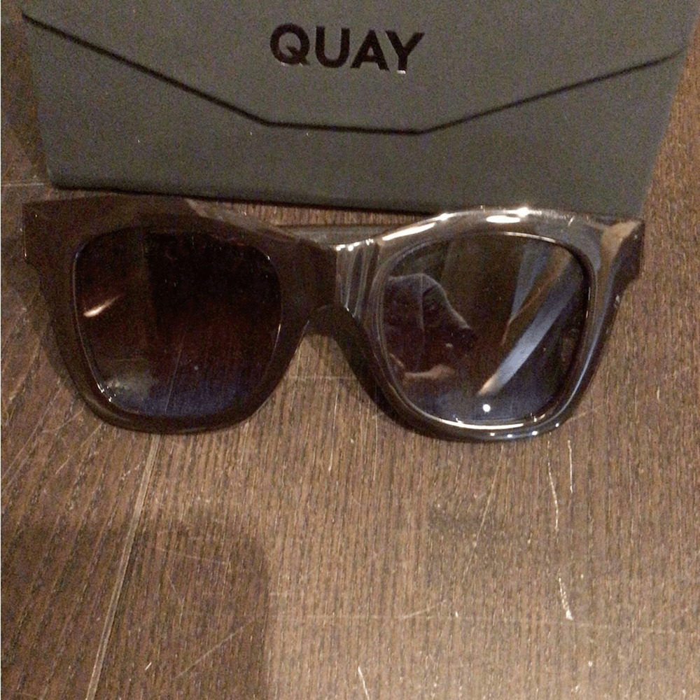 NEW! Rare Quay Cocoa After Hours slight blue lense